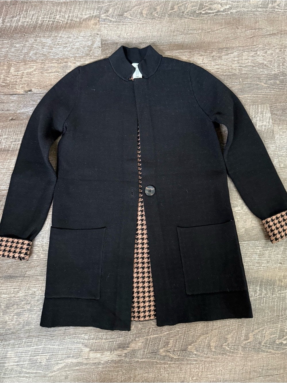 Women’s Single-Button Sweater with Houndstooth Lining